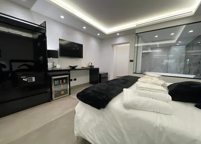 Coco Noir Luxury