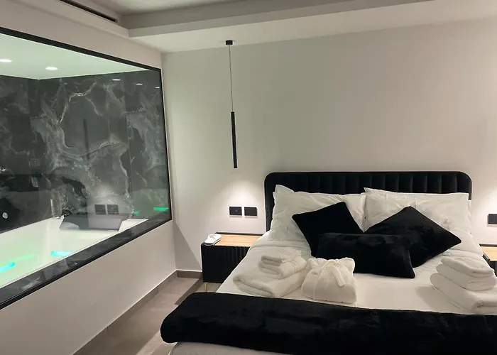 Coco Noir Luxury