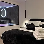 Coco Noir Luxury