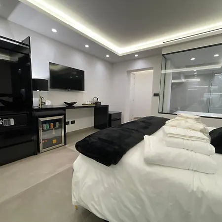 Coco Noir Luxury