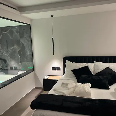 Coco Noir Luxury