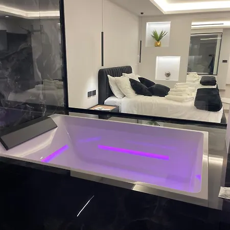 Coco Noir Luxury *