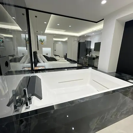 Проживание в семье Coco Noir Luxury Трекастаньи