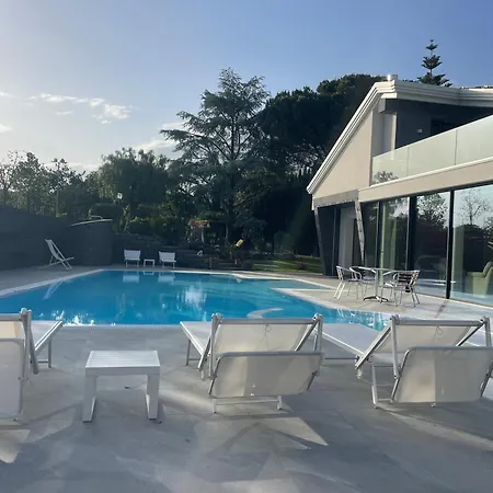Coco Noir Luxury Трекастаньи