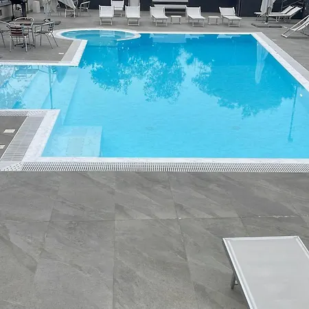 Coco Noir Luxury Трекастаньи