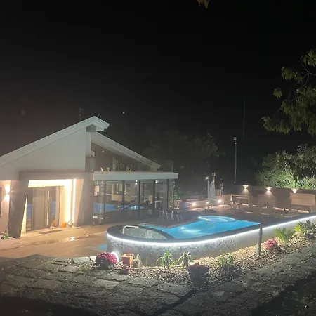Проживание в семье Coco Noir Luxury