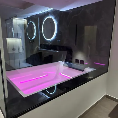 Проживание в семье Coco Noir Luxury Трекастаньи