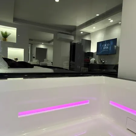 Проживание в семье Coco Noir Luxury Трекастаньи