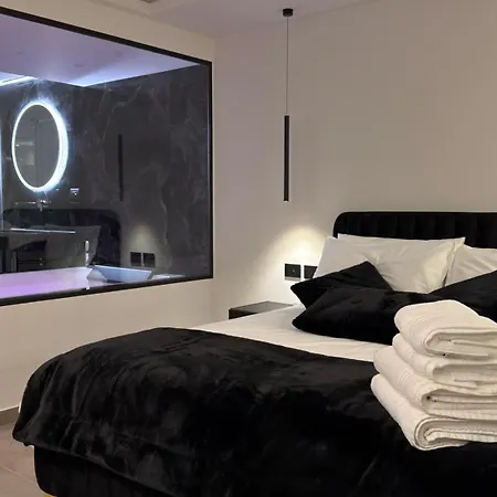 Coco Noir Luxury